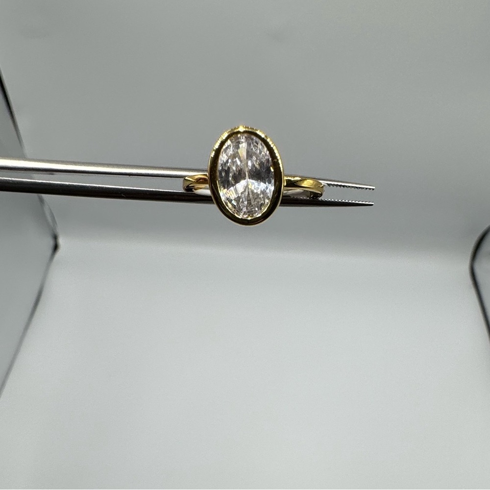 18kt 2ct Oval Cut Ring - Picture 11 of 11